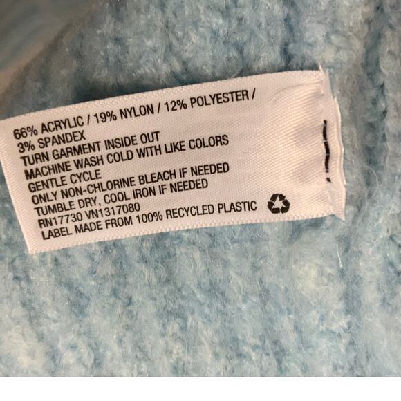 A. New. Day‎ Sweater size medium - Picture 4 of 6